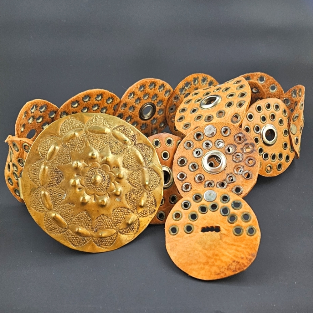 Vintage Metal Disc 33in Leather Belt